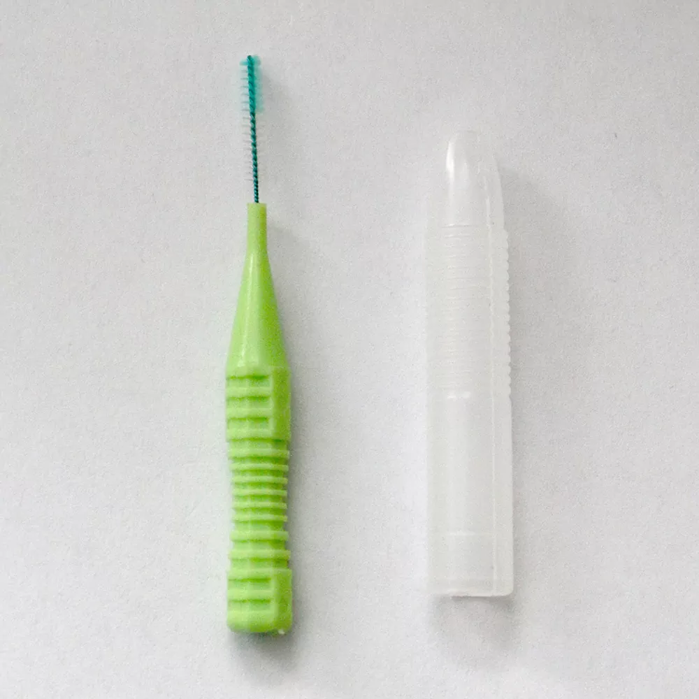 Interdentalbürste mit Kunststoffgriff